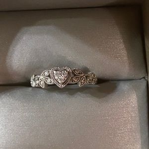 Breathtaking engagement/promise ring